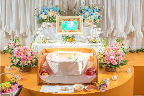祭壇（生花オプションあります）